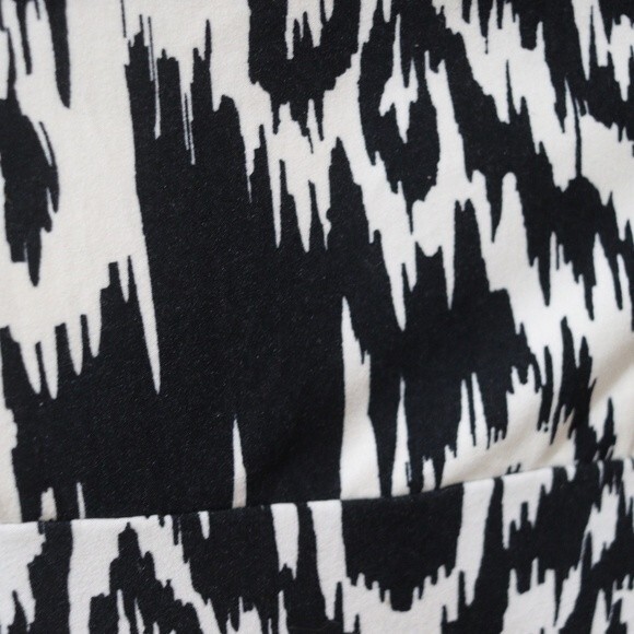 LuLaRoe Black White Print Knee-Length Skirt Small Stretchy Everyday Versatile - Picture 5 of 7